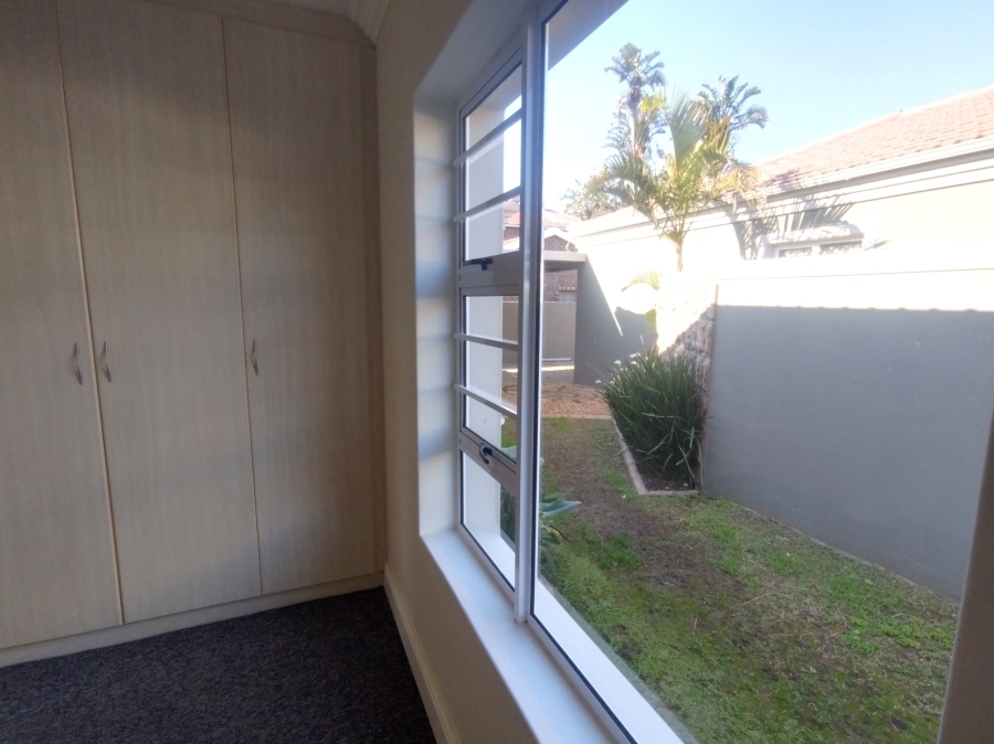 5 Bedroom Property for Sale in Wavecrest Eastern Cape